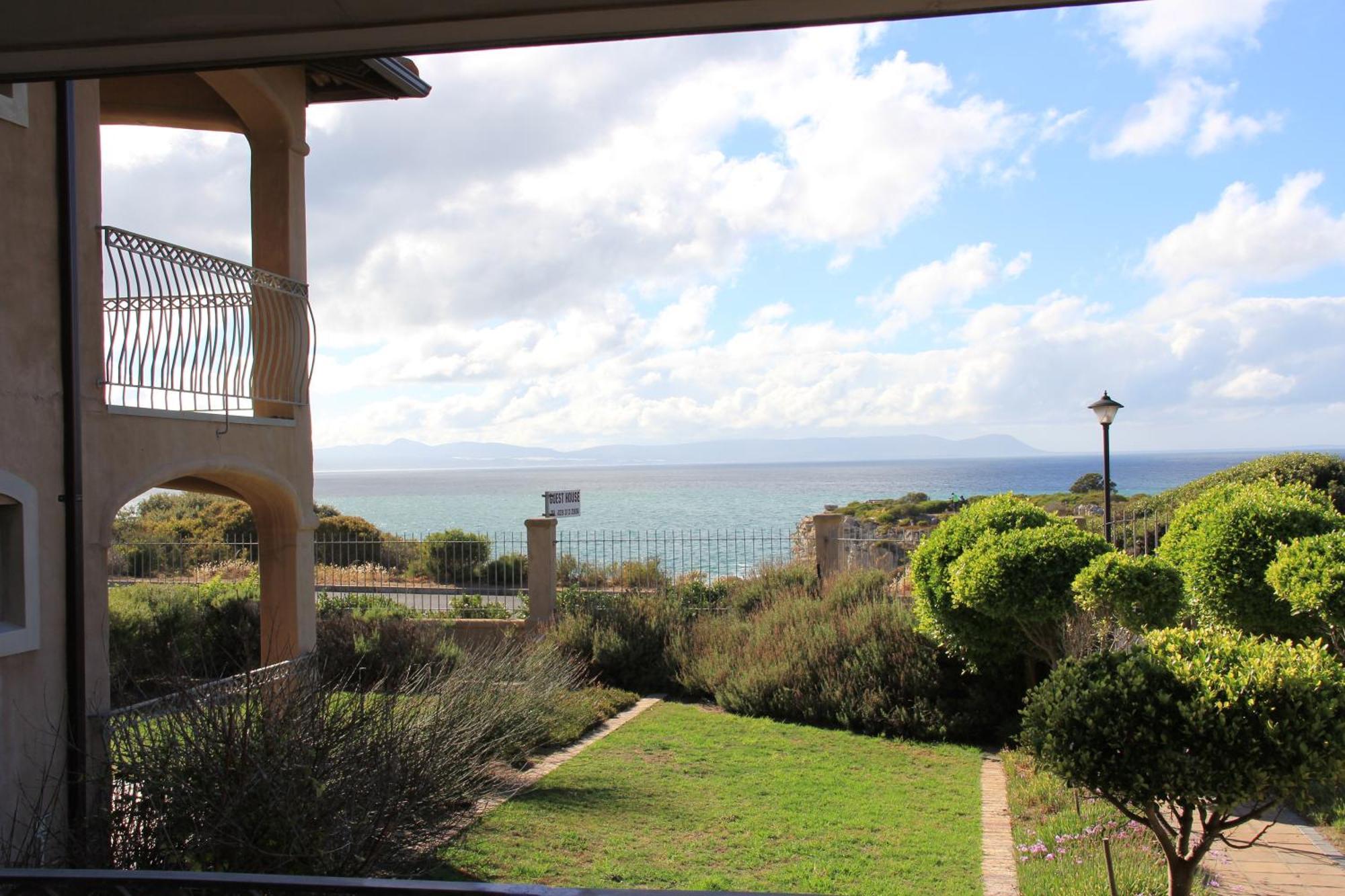 On The Cliff Guest House Hermanus Dış mekan fotoğraf