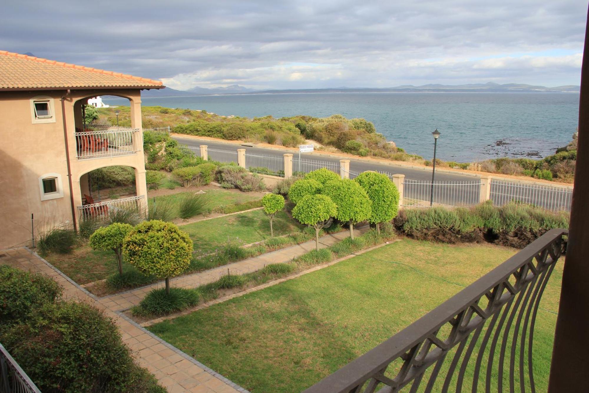 On The Cliff Guest House Hermanus Dış mekan fotoğraf